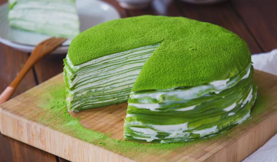 Palacinková Matcha torta so šľahačkovým krémom Palacinková Matcha torta so šľahačkovým krémom